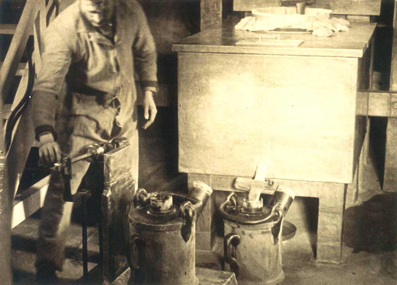 Nobel Française - Nitroglycérine - Pesée après filtration Nobel Française - Nitroglycérine - Pesée après filtration